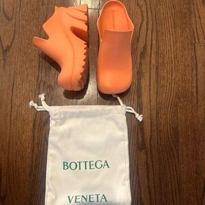 Bottega Veneta mules, in good condition, slightly wore.